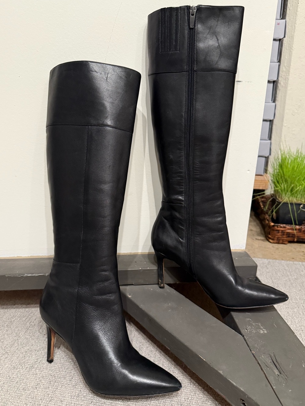 Via Spiga Black Leather Pointed Toe High Heel Knee High Zip Side Tall Boots 8.5